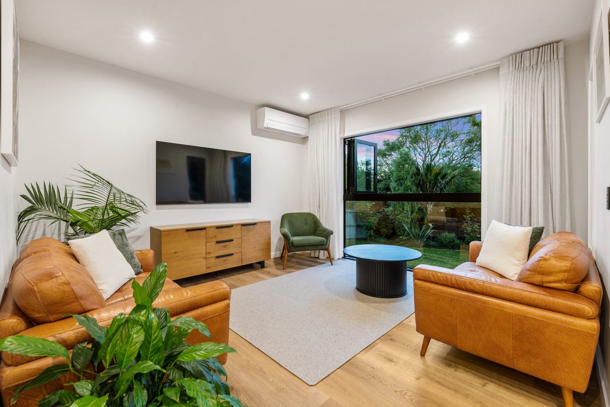 7A Ngaio Avenue, Mangere Bridge, Auckland - Carousel 1