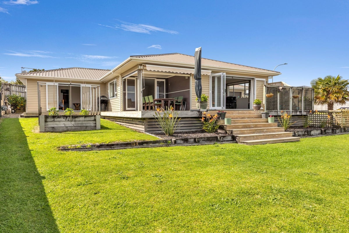 16 Heta Road, Highlands Park, New Plymouth - Carousel 2