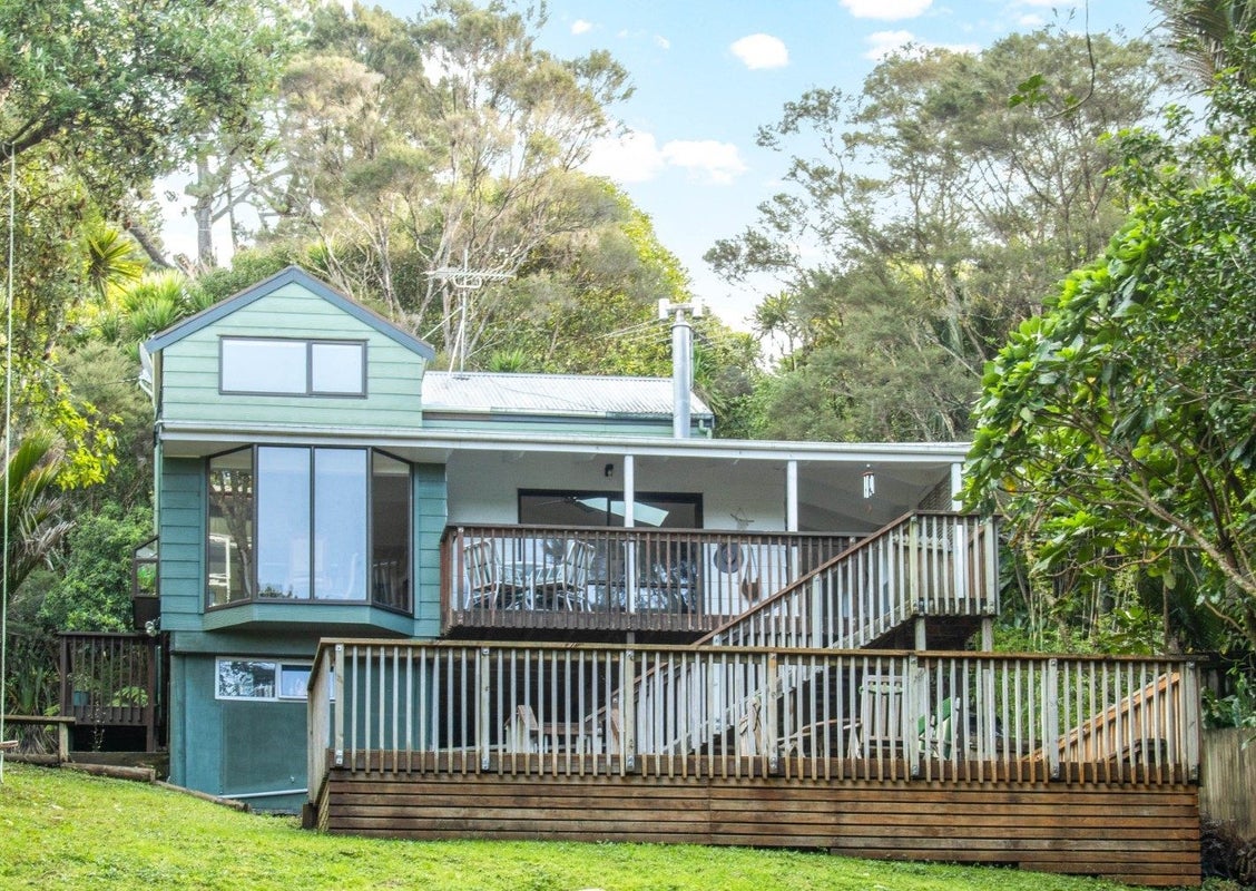 704 South Titirangi Road, Titirangi, Auckland - Carousel 1