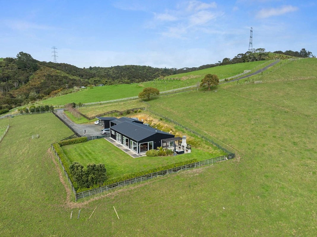 4 Bridle Way, Papakura - Carousel 1