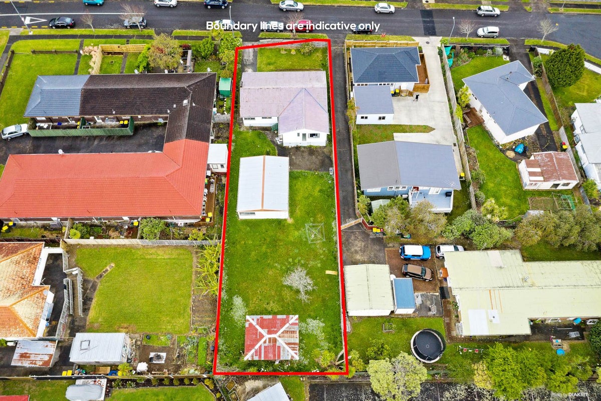 14 Denyer Place, New Lynn, Auckland - Carousel 2