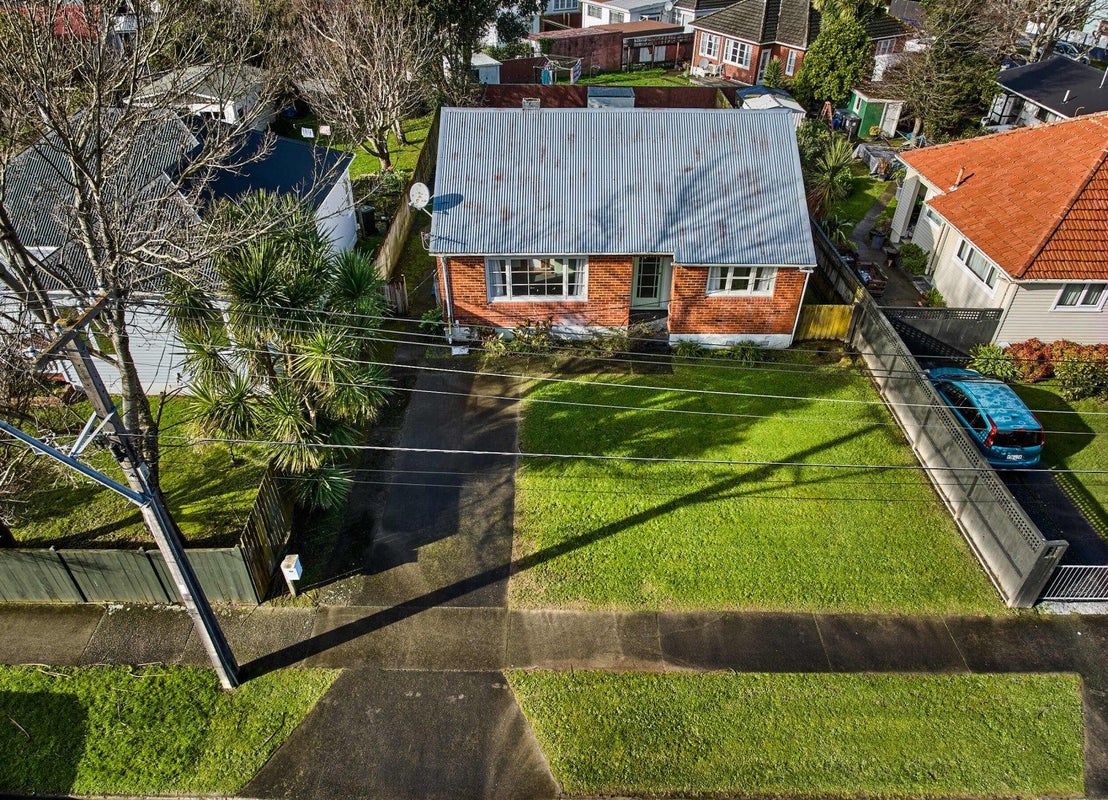 108 Cambridge Terrace, Fairfield, Lower Hutt - Carousel 2