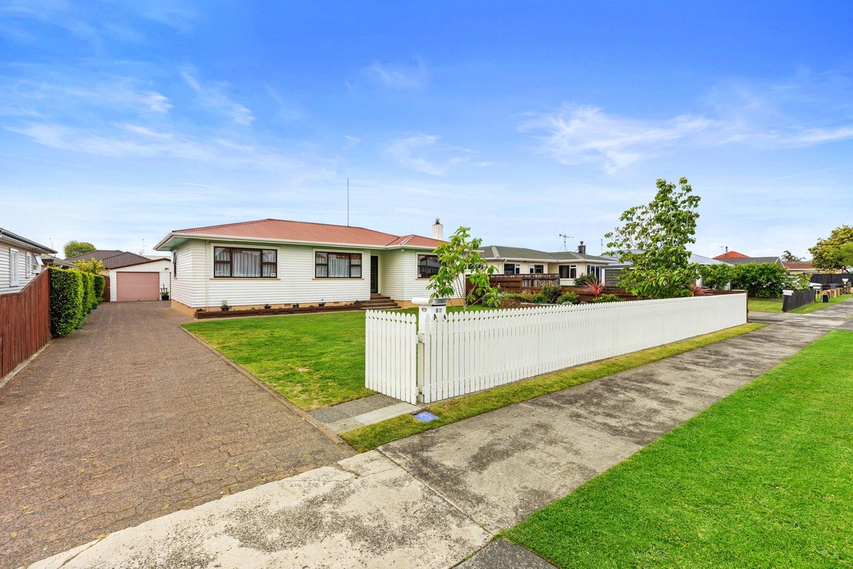 17 Emmett Street, Greerton, Tauranga - Carousel 30