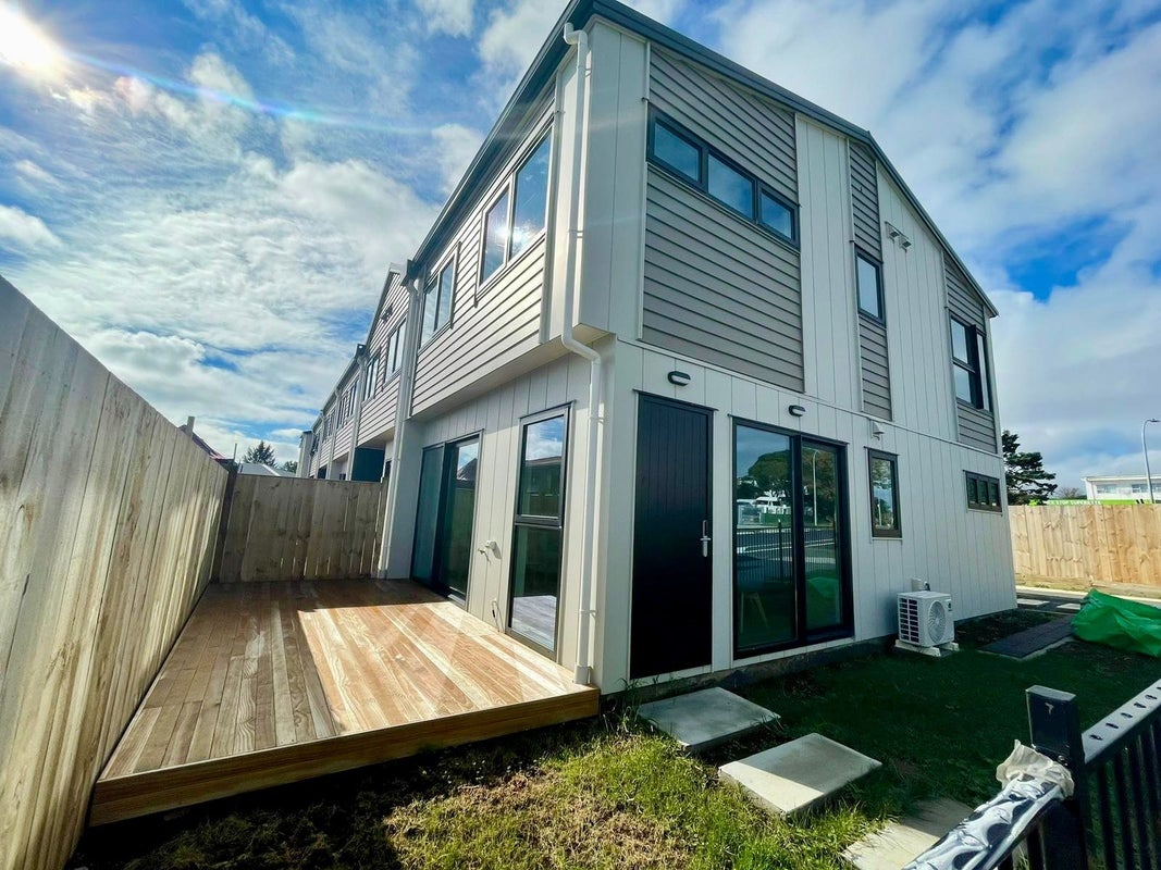 40 Friesian Drive, Mangere, Auckland - Carousel 1