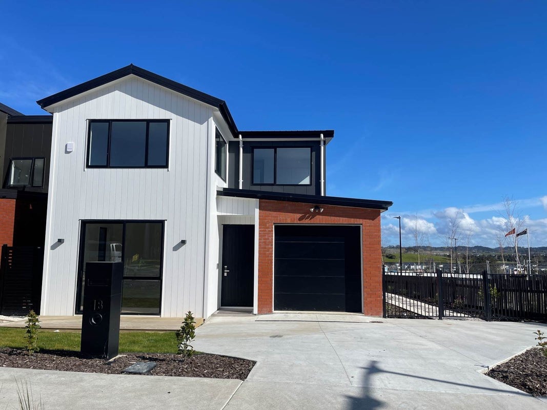 18 Clara Road, Silverdale, Silverdale - Carousel 1