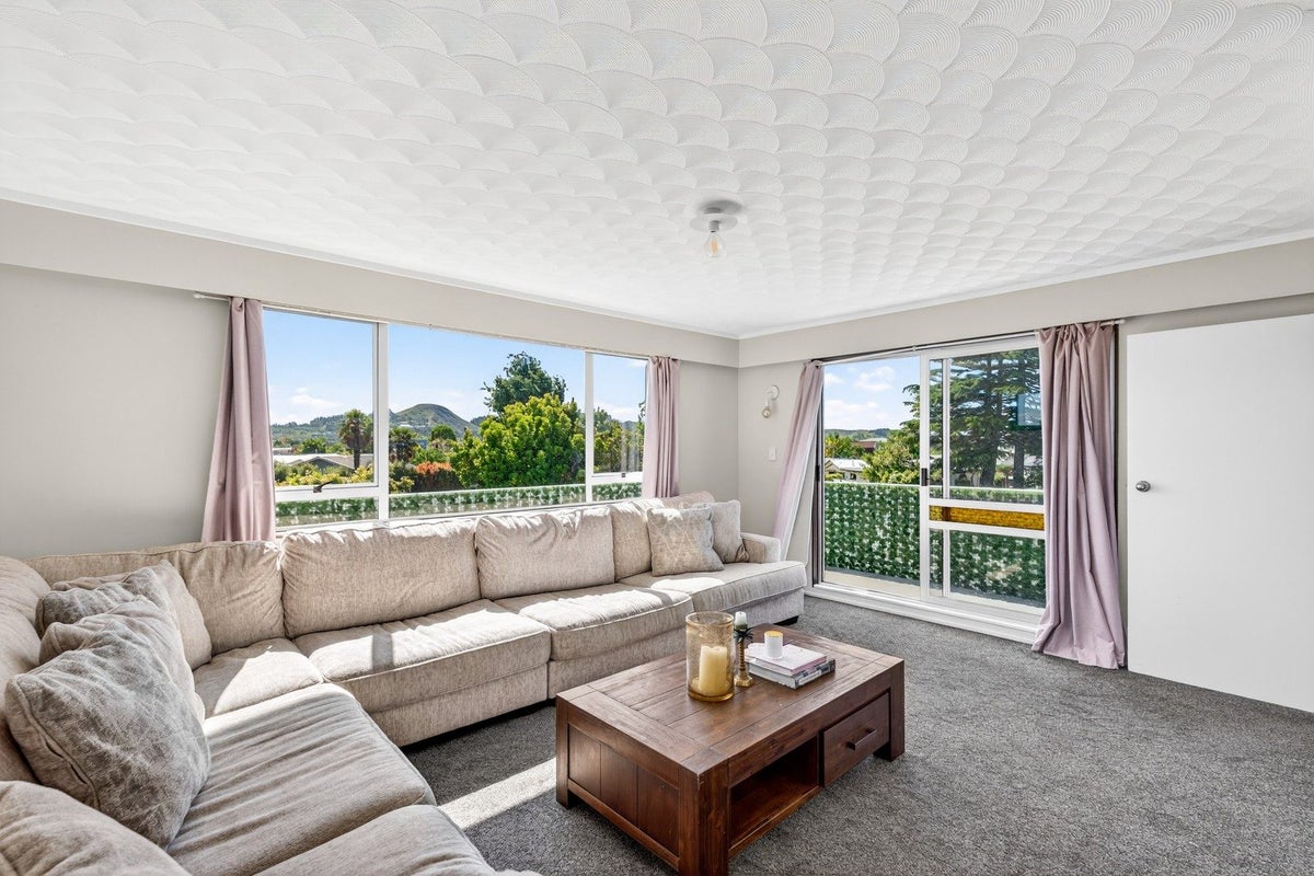 138 Gloucester Street, Taradale, Napier - Carousel 1