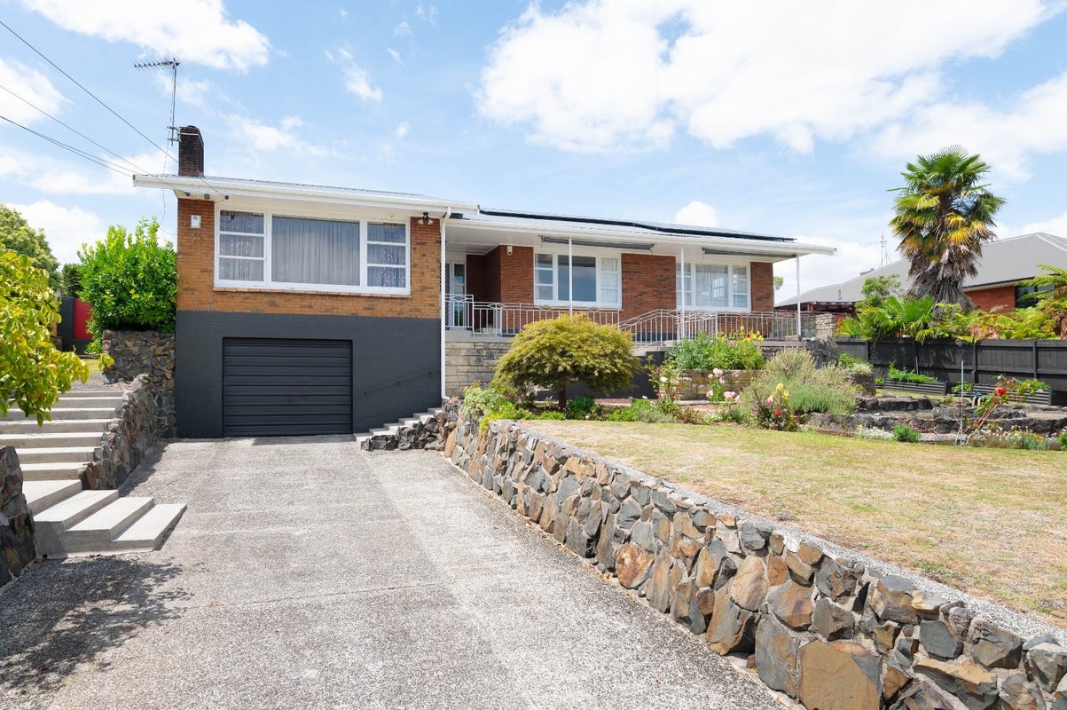 4 Thomson Avenue, Dinsdale, Hamilton - Carousel 1