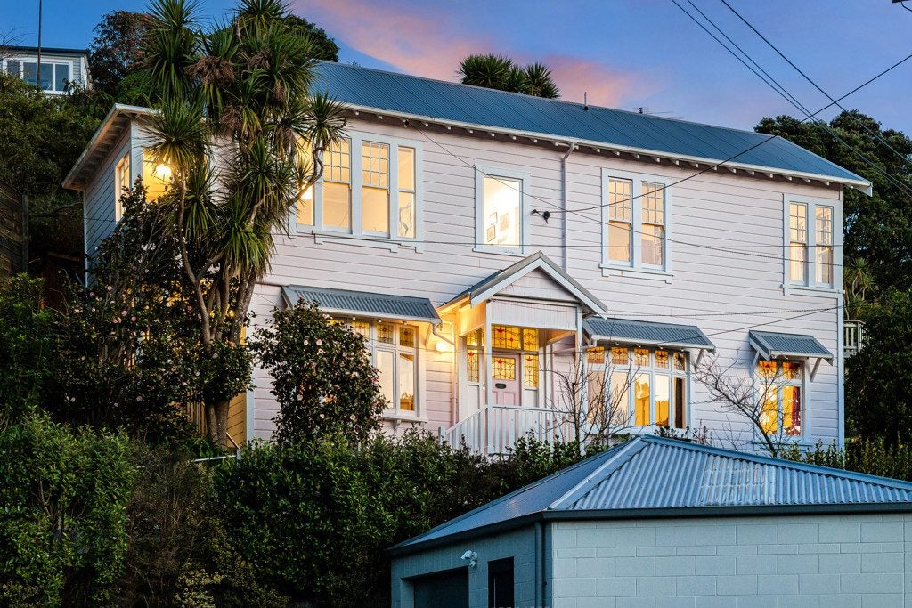 74 Glen Road, Kelburn, Wellington - Carousel 1