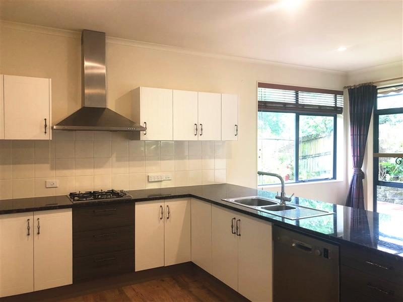 17 Medallion Drive, Oteha, Auckland - Carousel 2