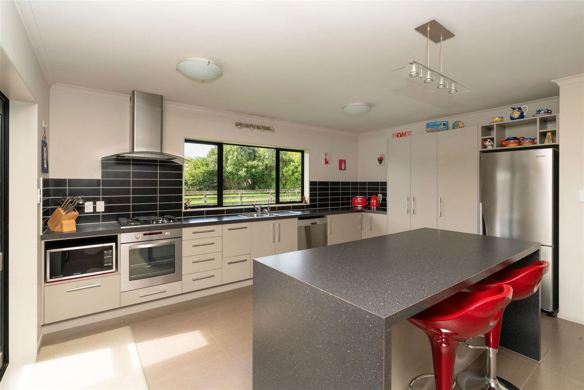 13 Pukematawai Lane, Levin, Levin - Carousel 2