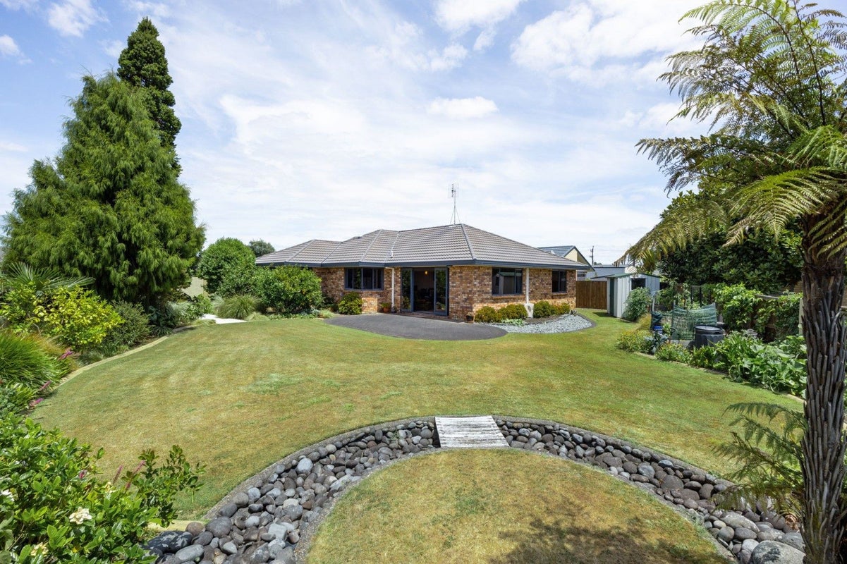 5 Newfield Drive, Fairview Downs, Hamilton - Carousel 1