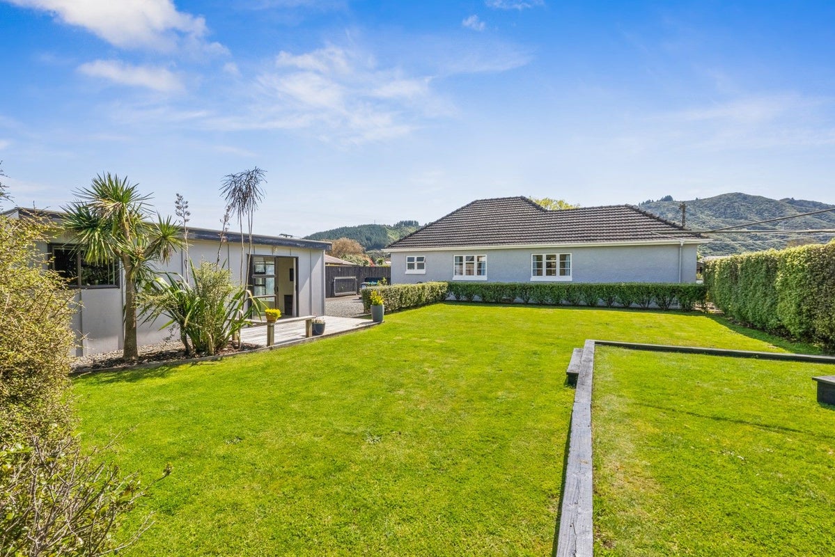 12 Elm Street, Ebdentown, Upper Hutt - Carousel 1