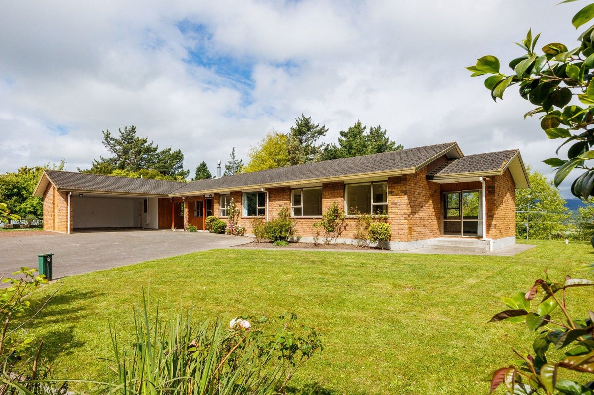 164 Hendersons Line, Kelvin Grove, Palmerston North - Carousel 2