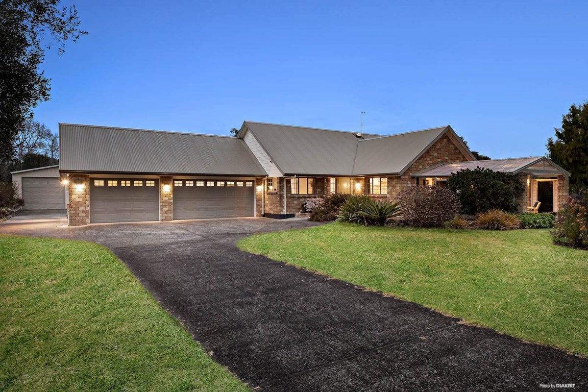 15 Awaroa Stream Drive, Waiuku, Waiuku - Carousel 1