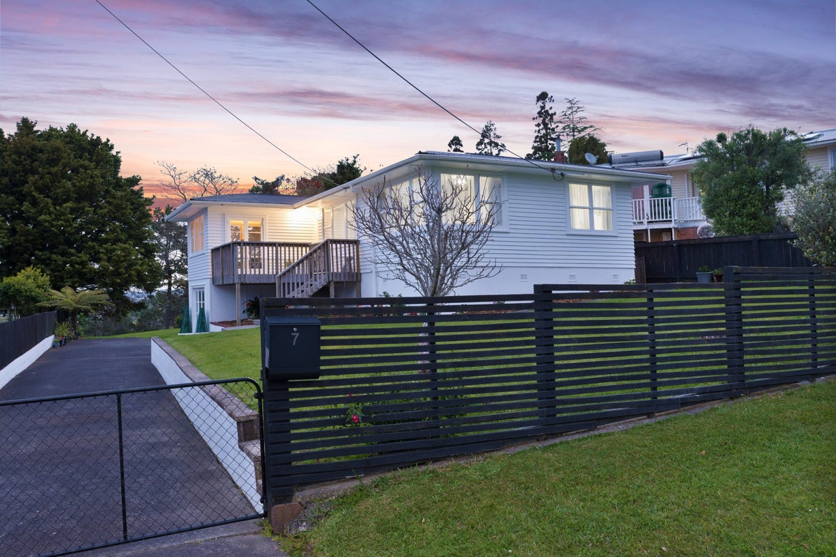 7 Helena Street, Massey, Auckland - Carousel 2