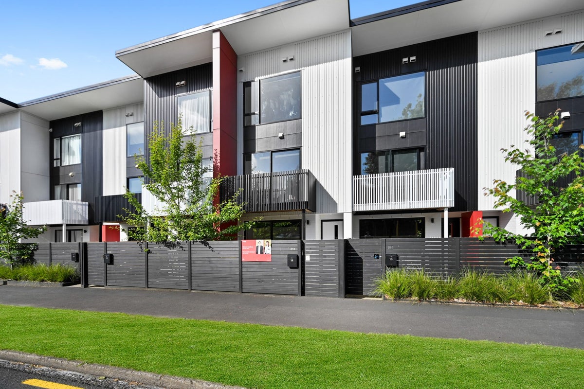 14/216 Tristram Street, Hamilton Central, Hamilton - Carousel 18