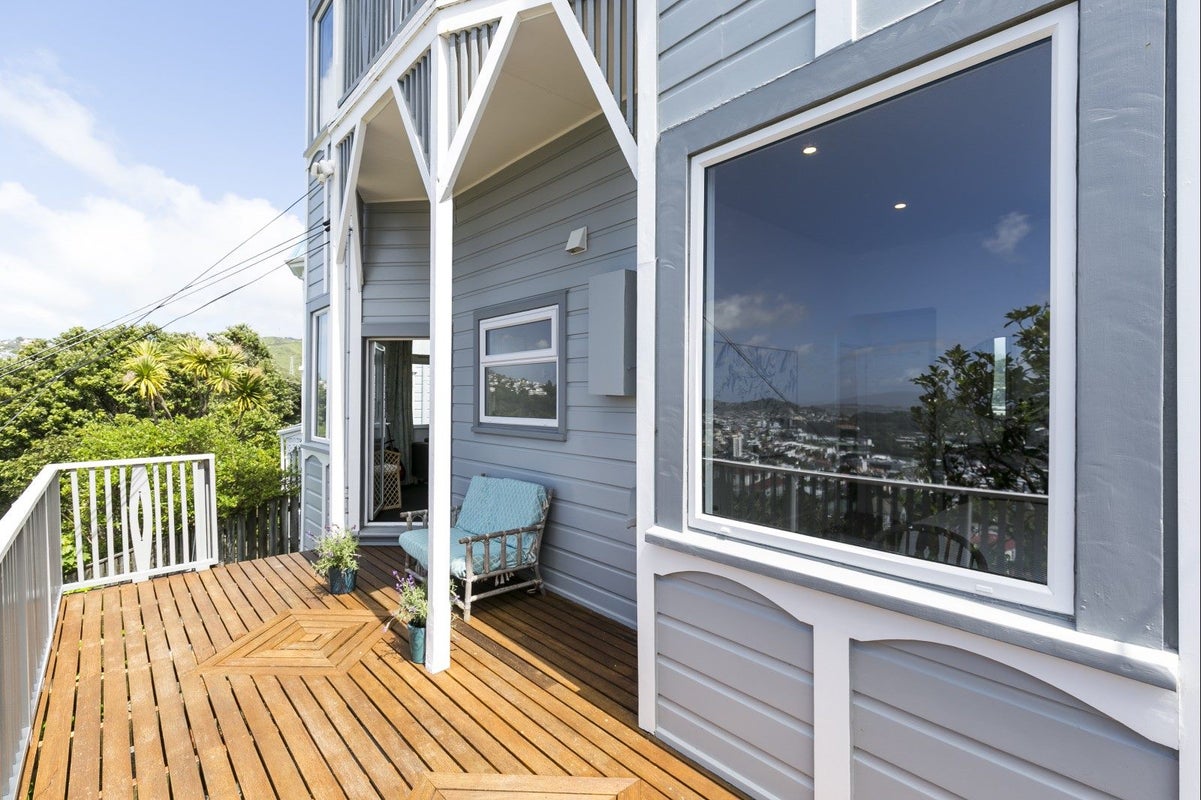 112 Kelburn Parade, Kelburn, Wellington - Carousel 2