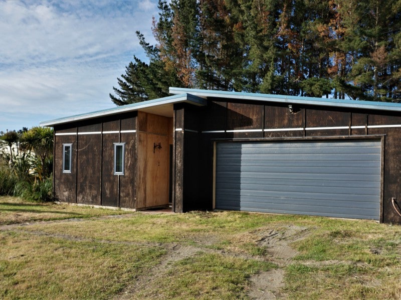 1 Barclay Grove, Hokio Beach, Levin - Carousel 19
