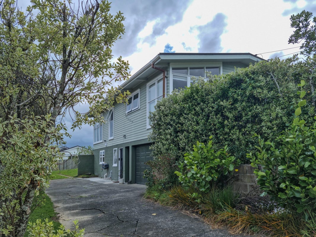 51 Rosamund Avenue, New Windsor, Auckland - Carousel 1