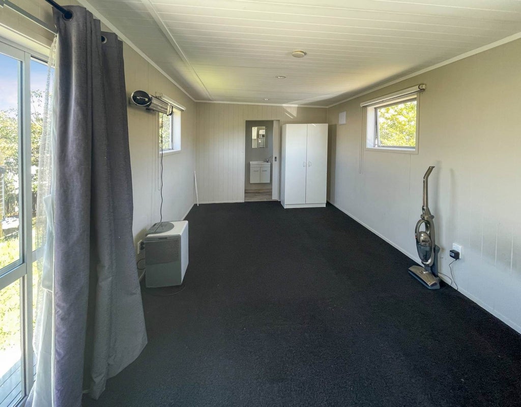 55 Taurus Crescent, Beach Haven, Auckland - Carousel 6