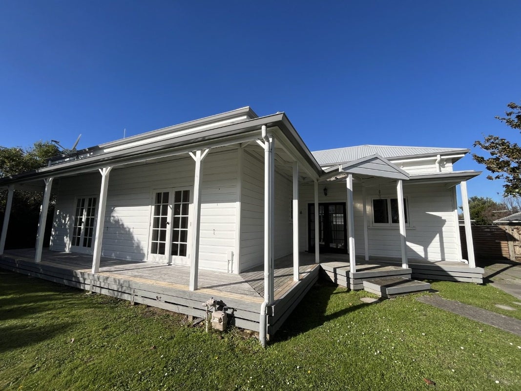31 Dunk Place, Milson, Palmerston North - Carousel 1