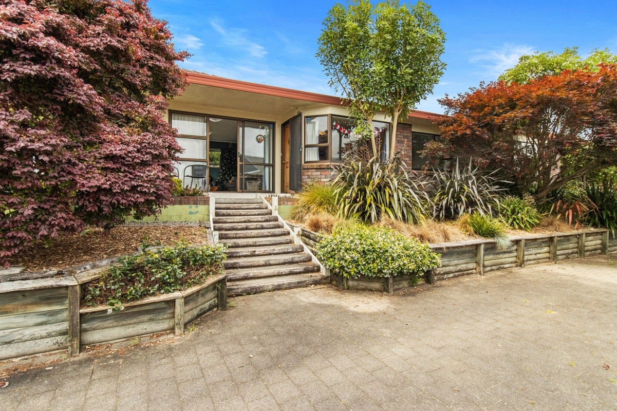28 Lansdowne Crescent, Glenview, Hamilton - Carousel 2