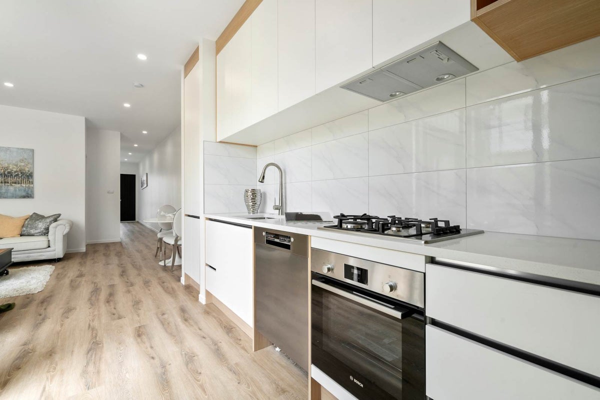 8 Puwha Street, Massey, Auckland - Carousel 5