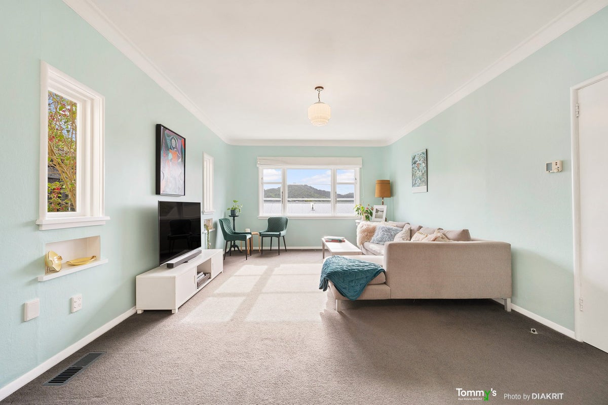 38 Shirley Street, Karori, Wellington - Carousel 2