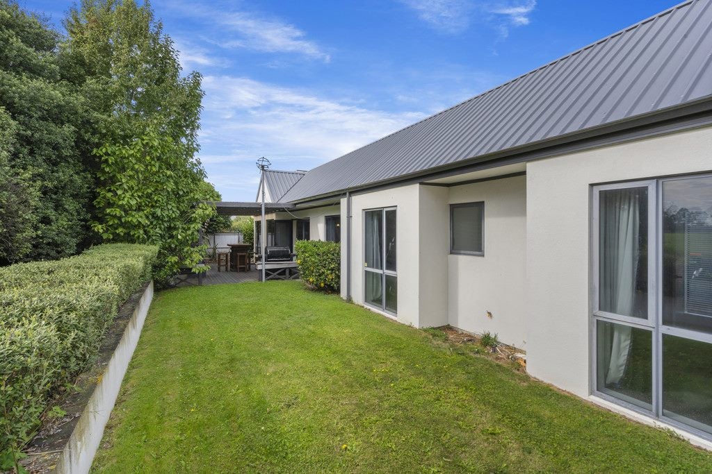 63 Chesterfield Mews, Russley, Christchurch - Carousel 1