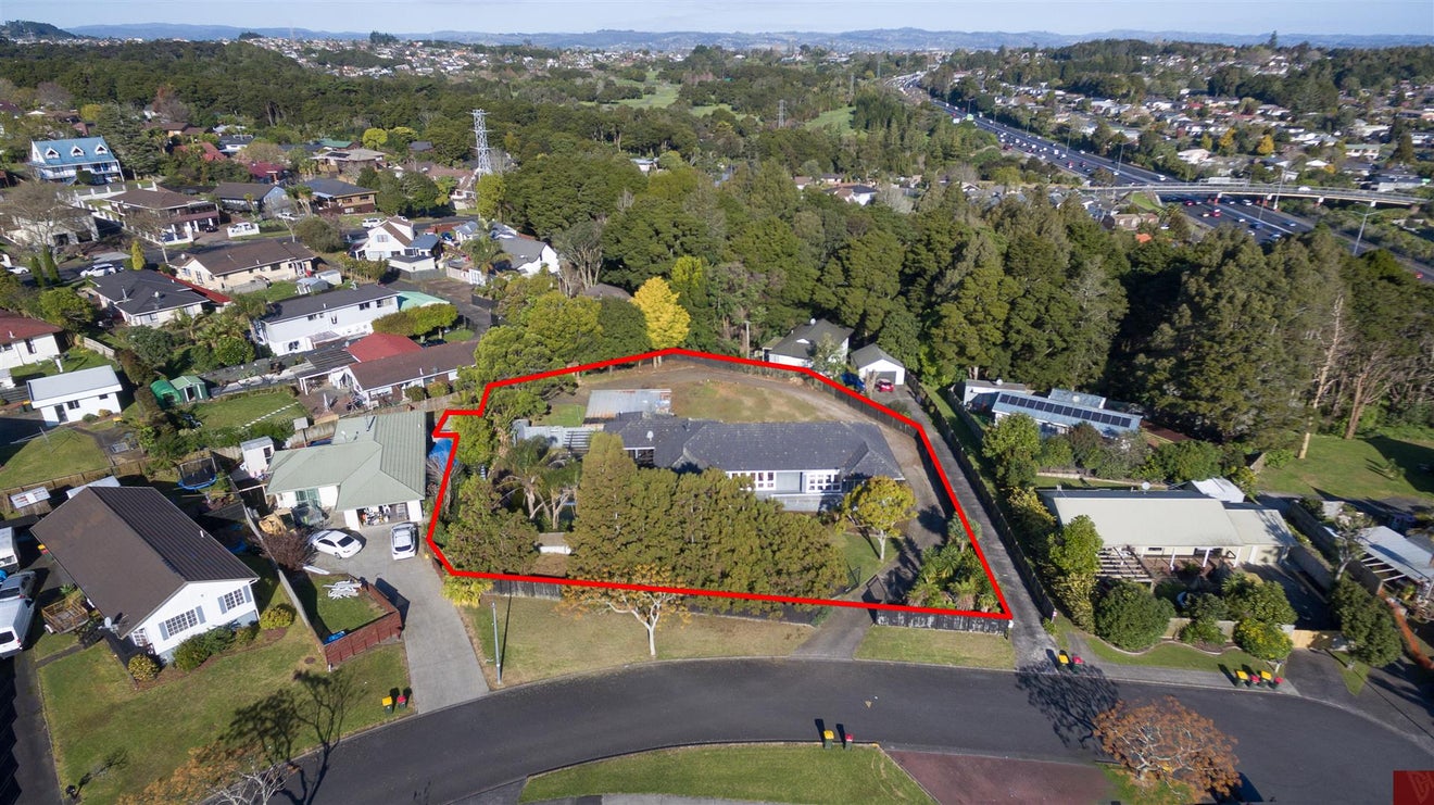 16 Crail Court, Totara Heights, Auckland - Carousel 1