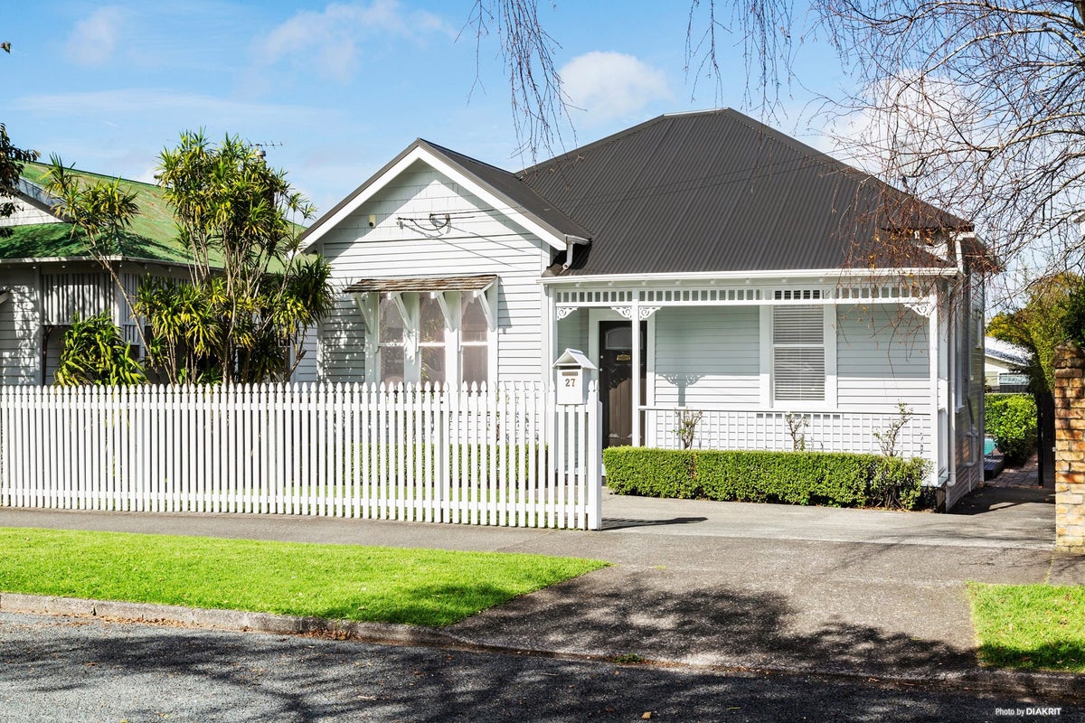 27 Rocklands Avenue, Balmoral, Auckland - Carousel 2