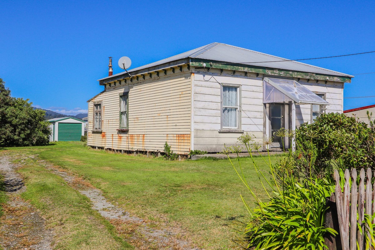 23 Doyle Street, Blaketown, Greymouth - Carousel 2