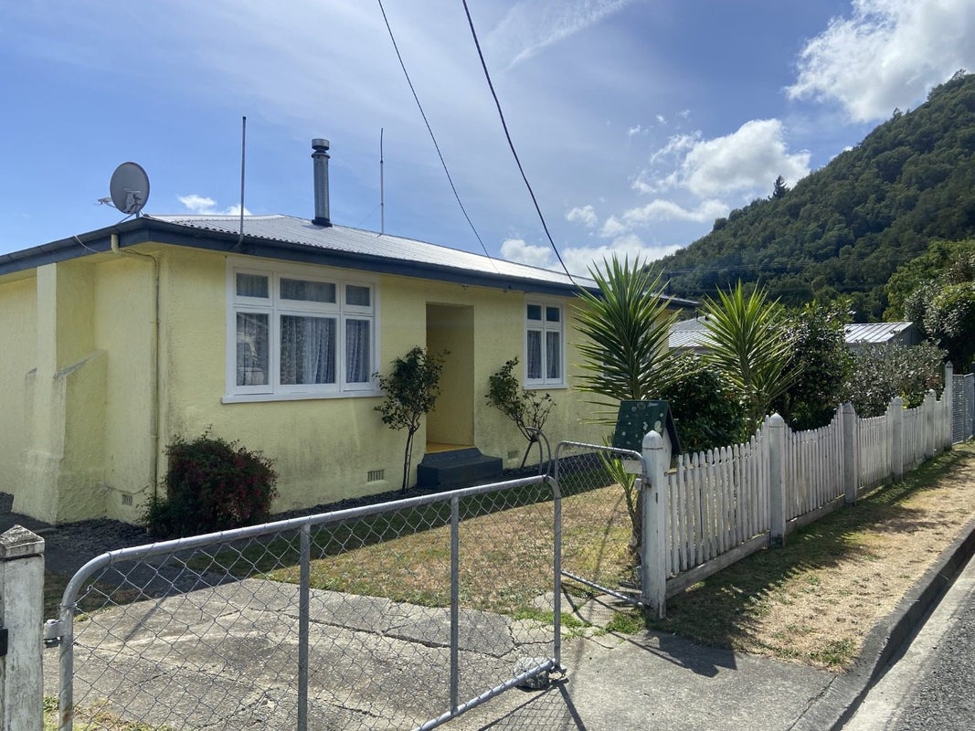 7 Canterbury Street, Picton - Carousel 17
