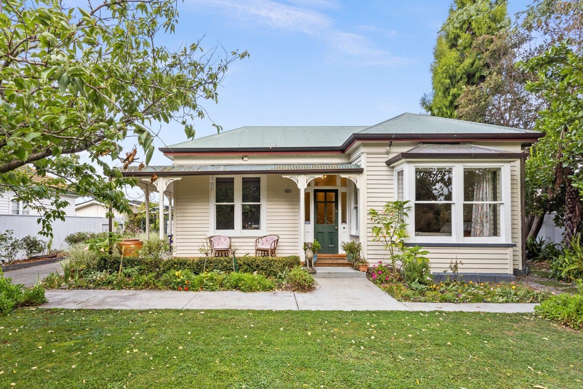 11 Bowling Road, Greenmeadows, Napier - Carousel 1