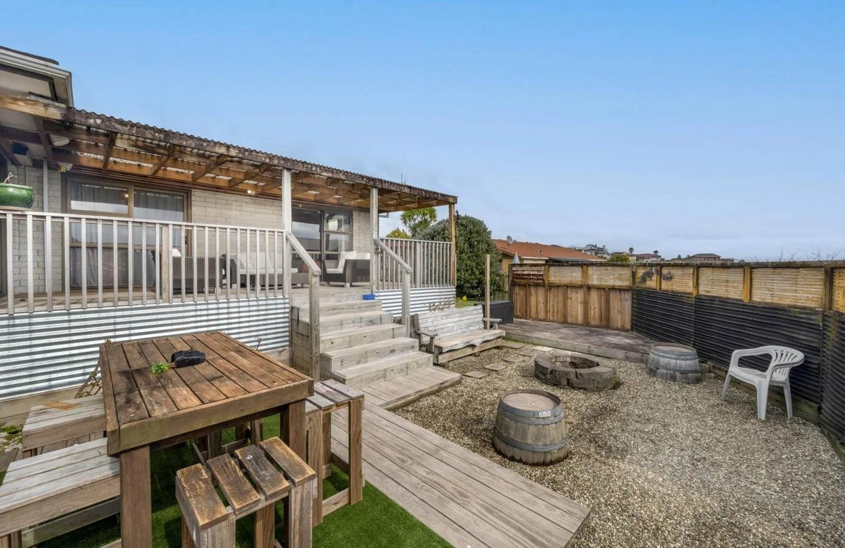 55 Highland Park Drive, Highland Park, Auckland - Carousel 2