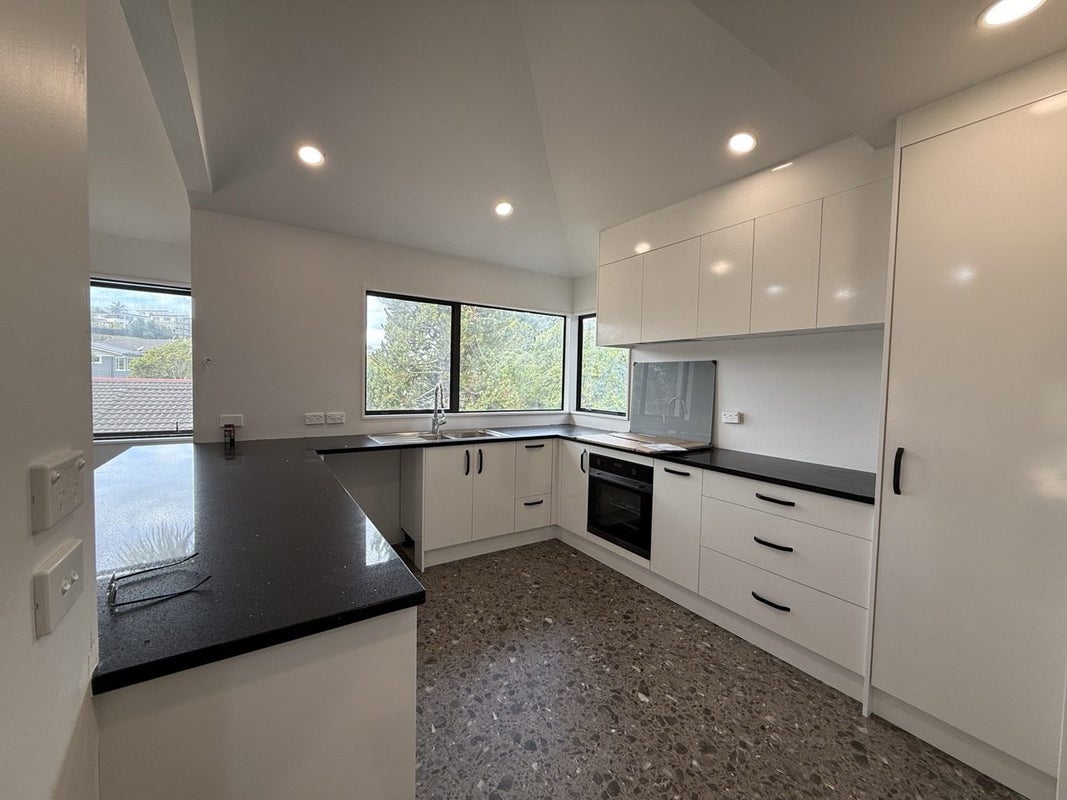 70A Carlisle Road, Browns Bay, Auckland - Carousel 2