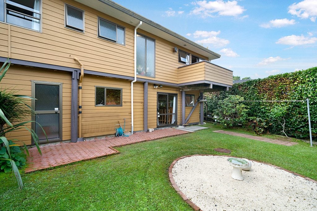 2/5 Highlight Parade, Te Atatu South, Auckland - Carousel 2