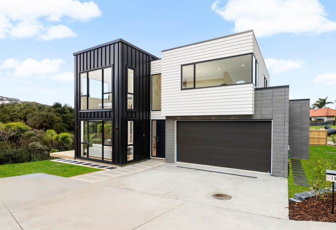16 McMenamin Place, Fairview Heights, Auckland - Carousel 1