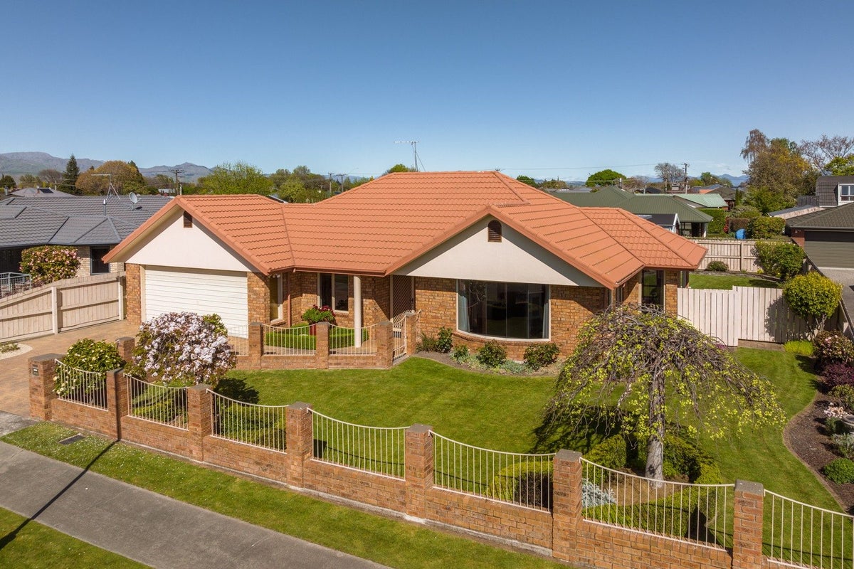 3 The Willows, Springlands, Blenheim - Carousel 30