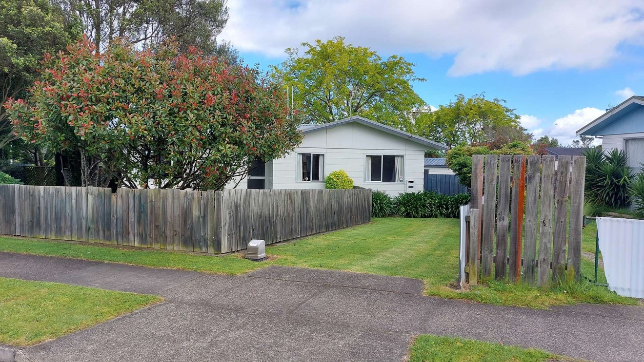 1 Bronte Place, Owhata, Rotorua - Carousel 19
