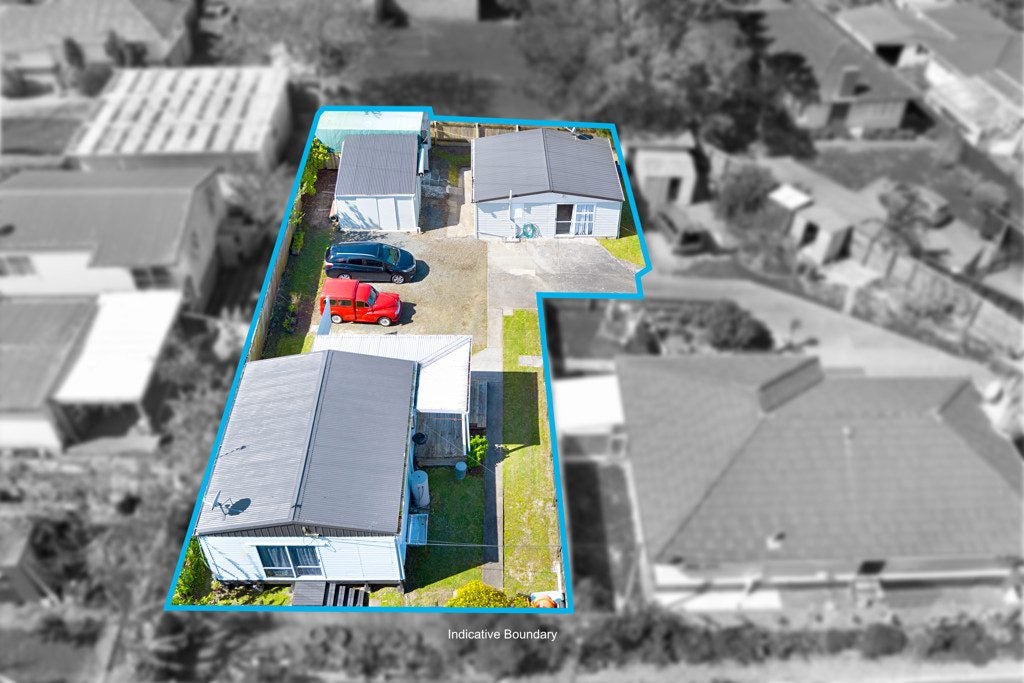 1/8 Devon Street, Te Atatu South, Auckland - Carousel 1