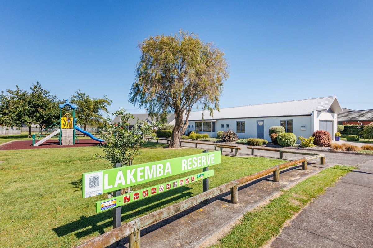 16 Royal Oak Drive, Kelvin Grove, Palmerston North - Carousel 21