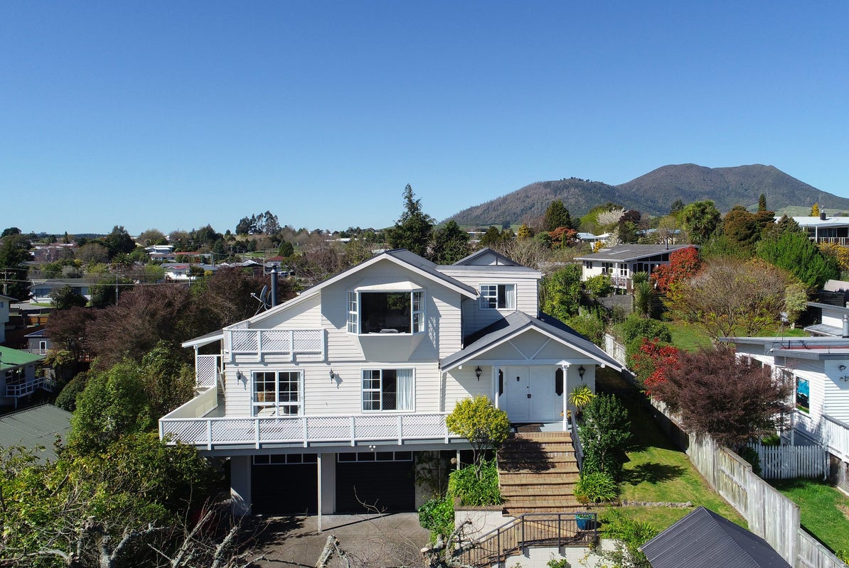20 Sunset Street, Hilltop, Taupo - Carousel 1