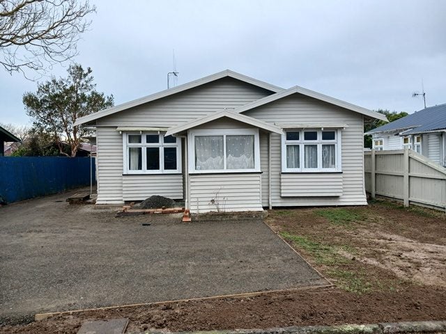 17 Shamrock Street, Takaro, Palmerston North - Carousel 2