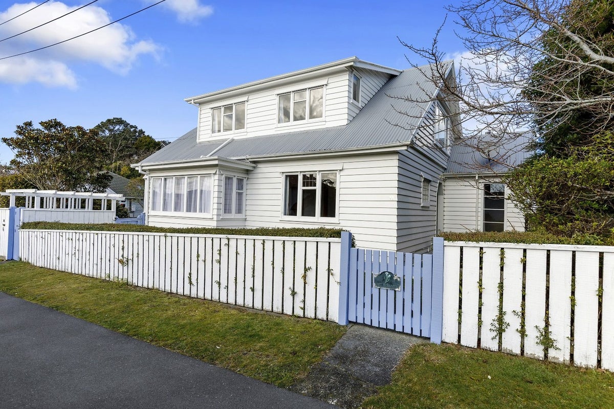 33 Firth Terrace, Karori, Wellington - Carousel 1