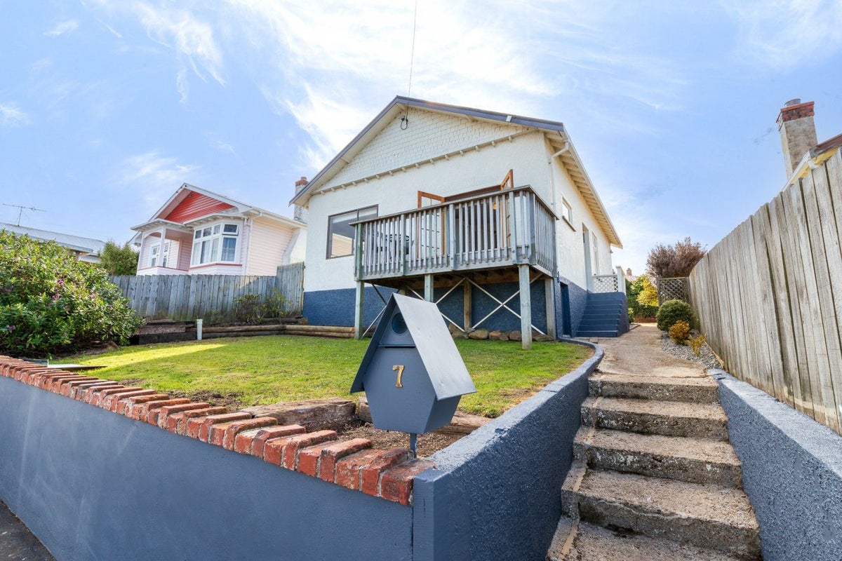 7 Wills Street, Balaclava, Dunedin - Carousel 1