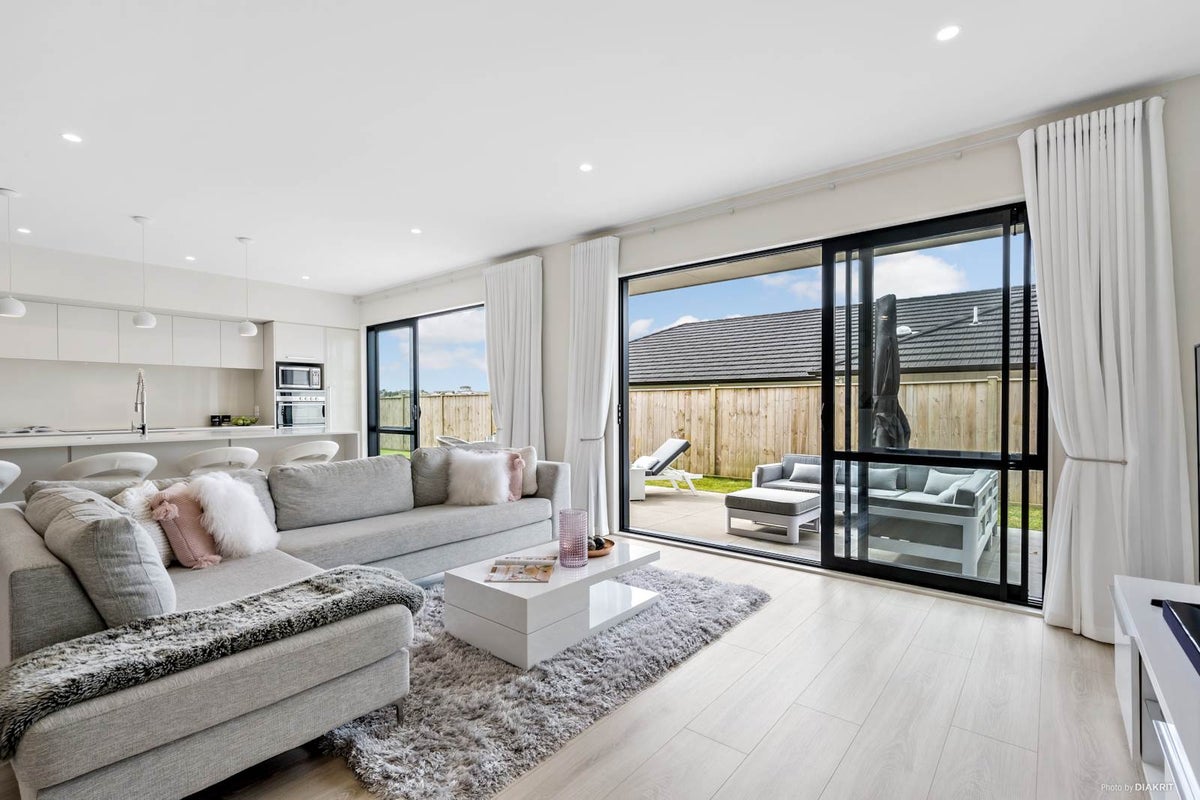 5 Doidge Street, Beachlands, Auckland - Carousel 1