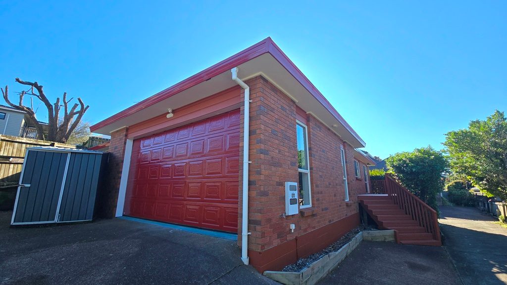 2/9 Kells Place, Botany Downs, Auckland - Carousel 1