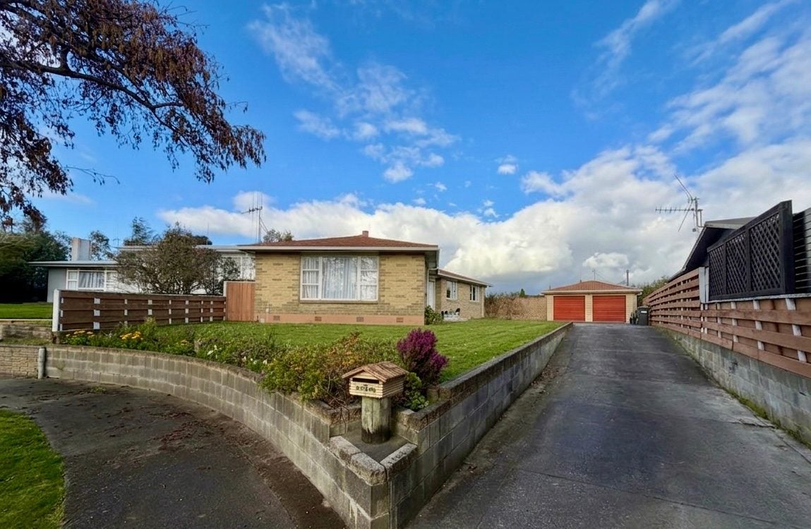 7 Mahia Place, Kelvin Grove, Palmerston North - Carousel 1