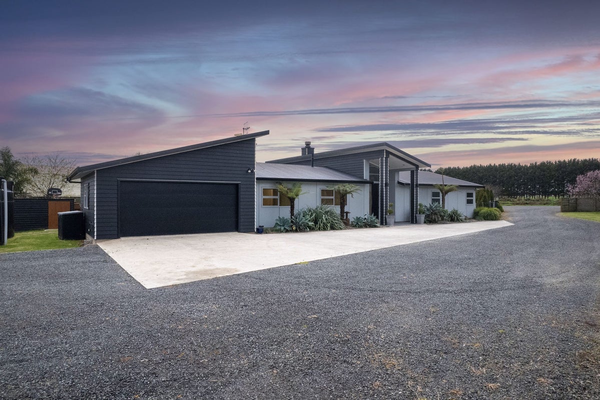 51 Waikawa Beach Road, Manakau, Levin - Carousel 40